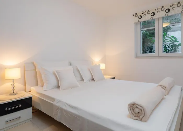 Natasa Apartman *