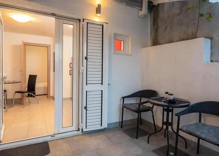 Natasa Apartman *