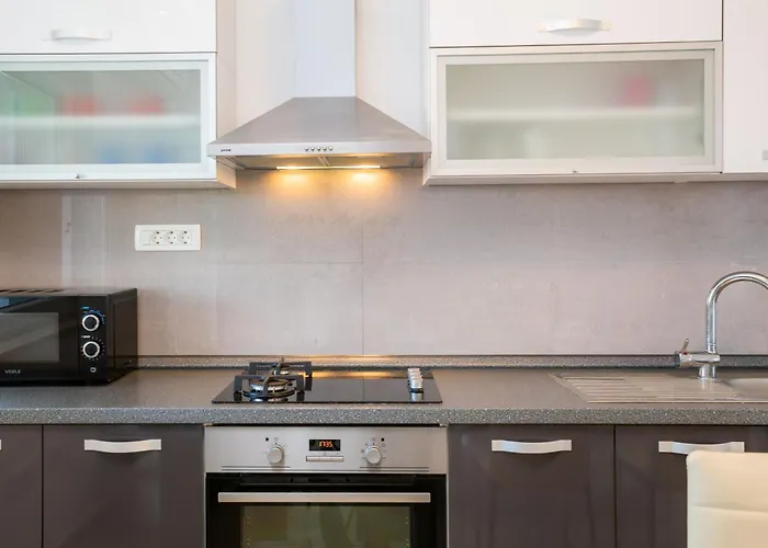 Natasa Apartman *