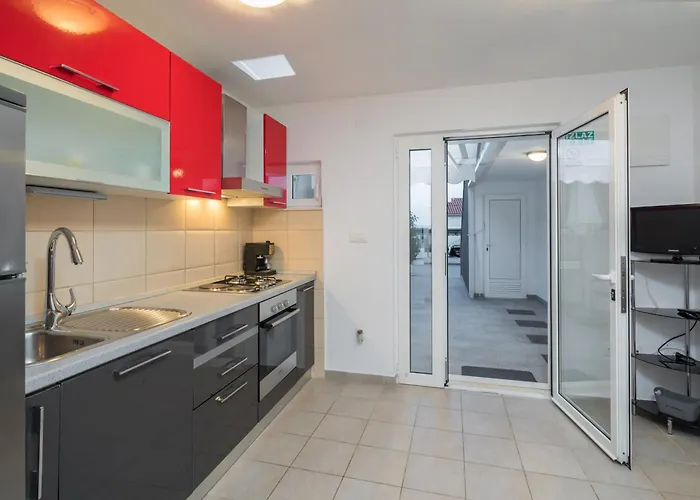 Natasa Apartman *